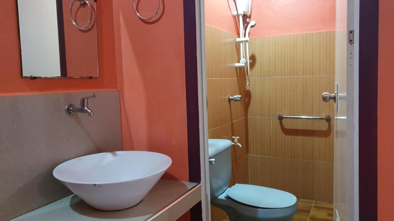 El Moro Beach Resort (Adults Only) Balabag  المظهر الخارجي الصورة
